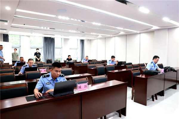 1657765442315019509.jpg 晋城公安2.jpg