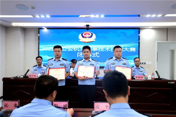 1657765596460053271.jpg 晋城公安14.jpg