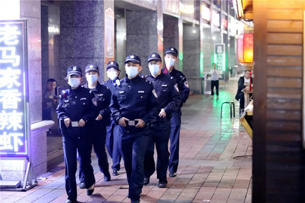 1663121364361004571.jpg 夏夜治安巡查宣防.jpg