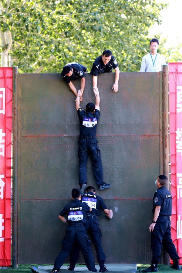 1664421610669033569.jpg 巡特警实战大练兵比武10.jpg
