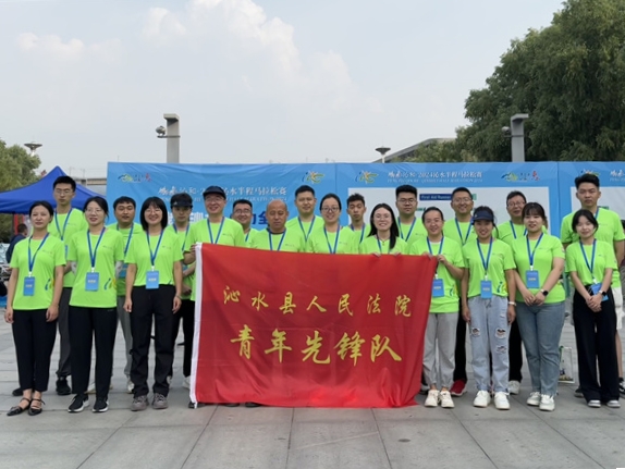 青年干警参与沁水半程马拉松赛志愿服务.jpg