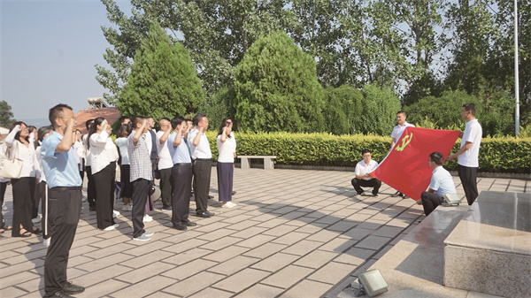 2024年6月27日，市委政法委组织机关党员干部赴高平市瓦窑头红色教育基地开展“严守六项纪律，永葆党员本色”主题党日活动。.jpg