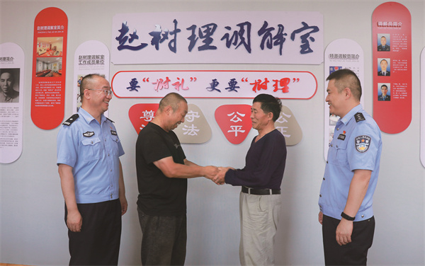 嘉峰所警民共绘 “理” 韵图 潘振华摄 拷贝.jpg