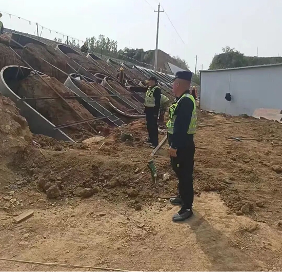 武乡县筑牢安全防线 扮靓铁路沿线1.jpg
