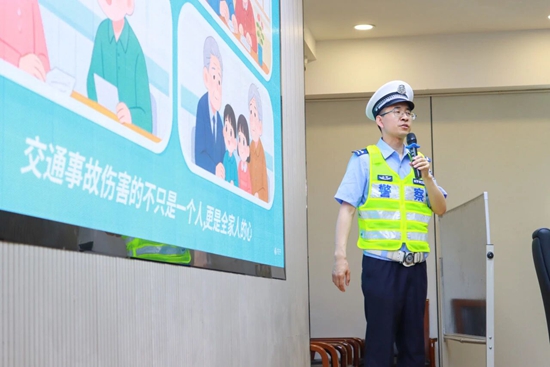 答题集卡！长治170余名小学生趣味学交规2.jpg