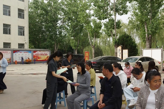 沁县法院开展普法进社区活动33.jpg