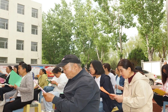 沁县法院开展普法进社区活动88.jpg